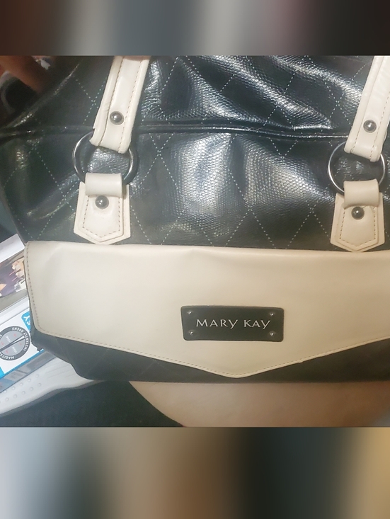 Mary Kay Handbags - Mary Kay Black and Cream Quilted Tote with Contrast Trim